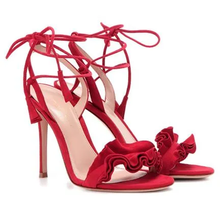 2018 Vermelho Preto Sexy Sandálias Mulheres Ruffles Rose Studded Sapatos de Verão de Salto Alto Sandalias Tira No Tornozelo Gladiador Sandálias Mulher