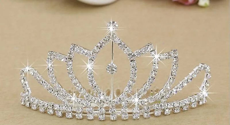 2018 Säljer bröllopstillbehör Luxury Rhinestone Silver Bridal Crowns Women Formal Ceremony Shining Princess Crowns1926186