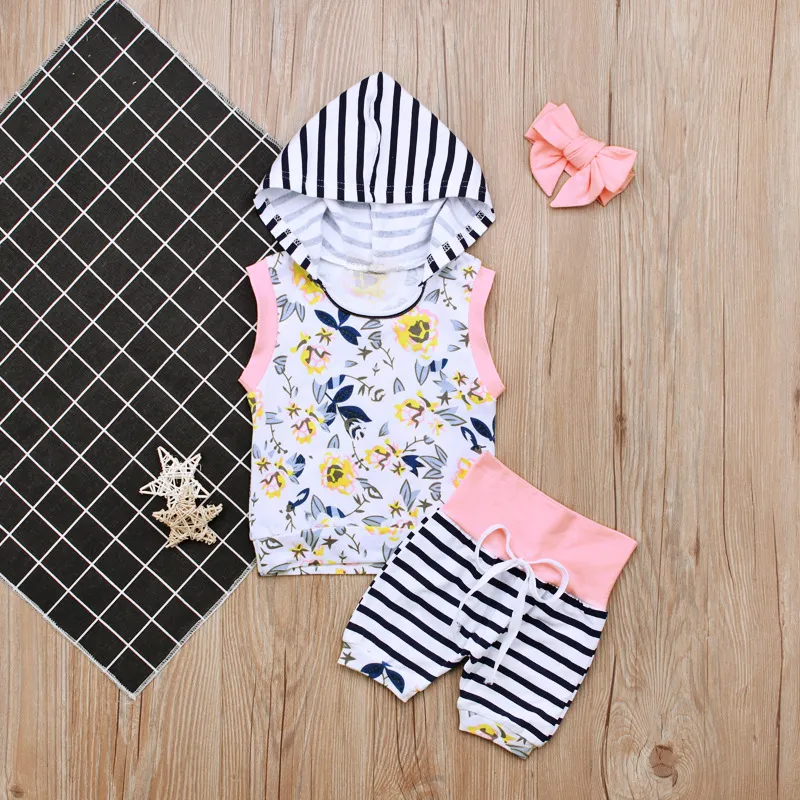 2018 Sommar Barnkläder Nyfödda Spädbarn Baby Girls Outfits Ärmlös Floral Hooded Toppar + Striped Shorts Boutique Girls Clothing Sets