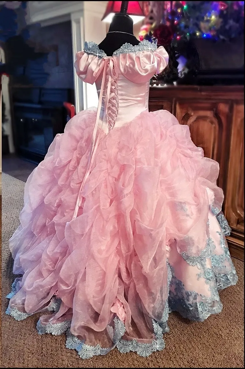 Güzel Prenses Balo Pageant Elbise Kapalı Omuz Ruffles Dantel Aplike Çiçek Kız Elbise Custom Made Toddler Doğum Günü Elbiseler