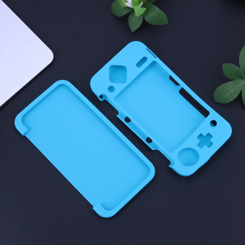 Custodia in pelle morbida e sottile in silicone a 4 colori per custodie per console di gioco Nintendo 2DS XL / 2DS LL