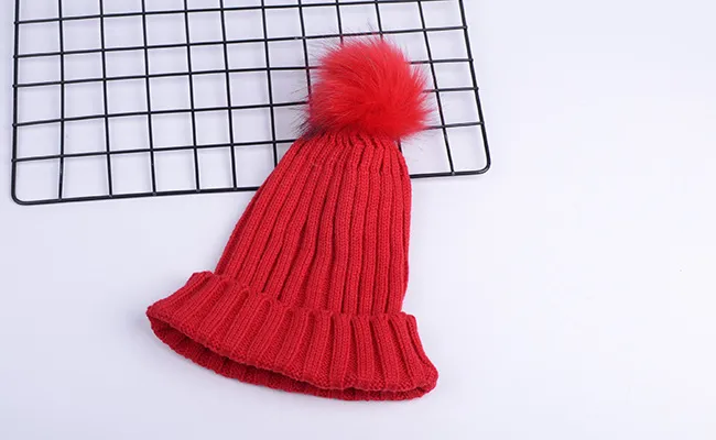 Big Girl Winter Warm Knitted Hat Color sólido Faux Fur Ball Beanie Crochet Knitting Caps Madre Mujer Sombreros