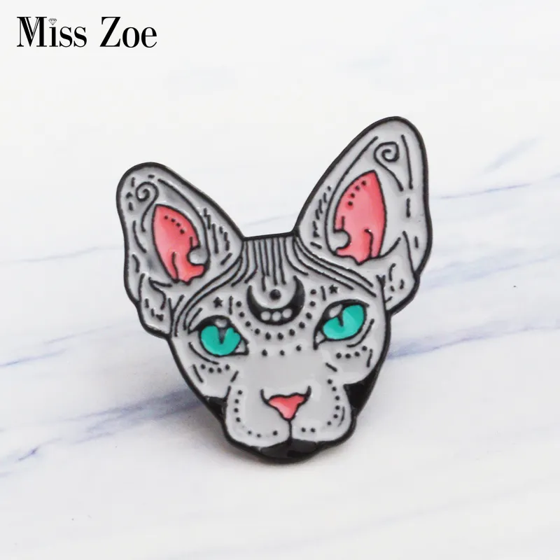 Miss Zoe Canadian Hairless emaille pins Heks kat Broches Gift voor vriend Animal Badge Knop Revers pin voor Kleding Jeans cap zak