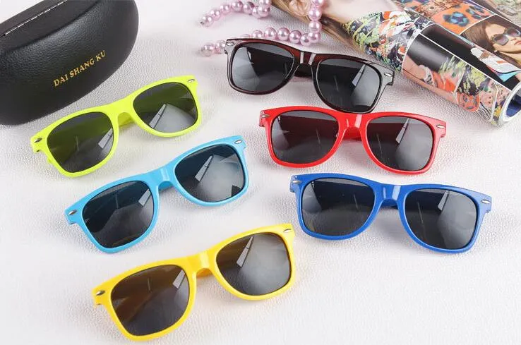 Vendre Vente en gros de lunettes de soleil en plastique classiques Rétro Vintage Vintage Verres Sun Sun pour Femmes Hommes Adultes Enfants Enfants Enfants Multi couleurs