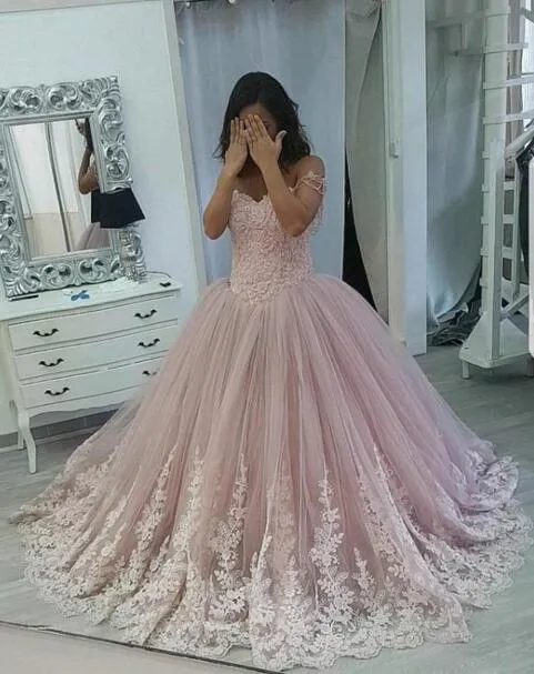 2019 화려한 홍당무 핑크 공 가운 Quinceanera 숄더 레이스 아플리케가 달콤한 16 드레스 댄스 파티 드레스