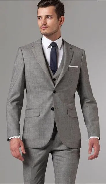 Brand New Light Grey Center Vent Men 3 Piece Suit Tuxedos De Mariage Excellent Groom Tuxedos Hommes Business Prom Blazer (Veste + Pantalon + Cravate + Gilet) 617