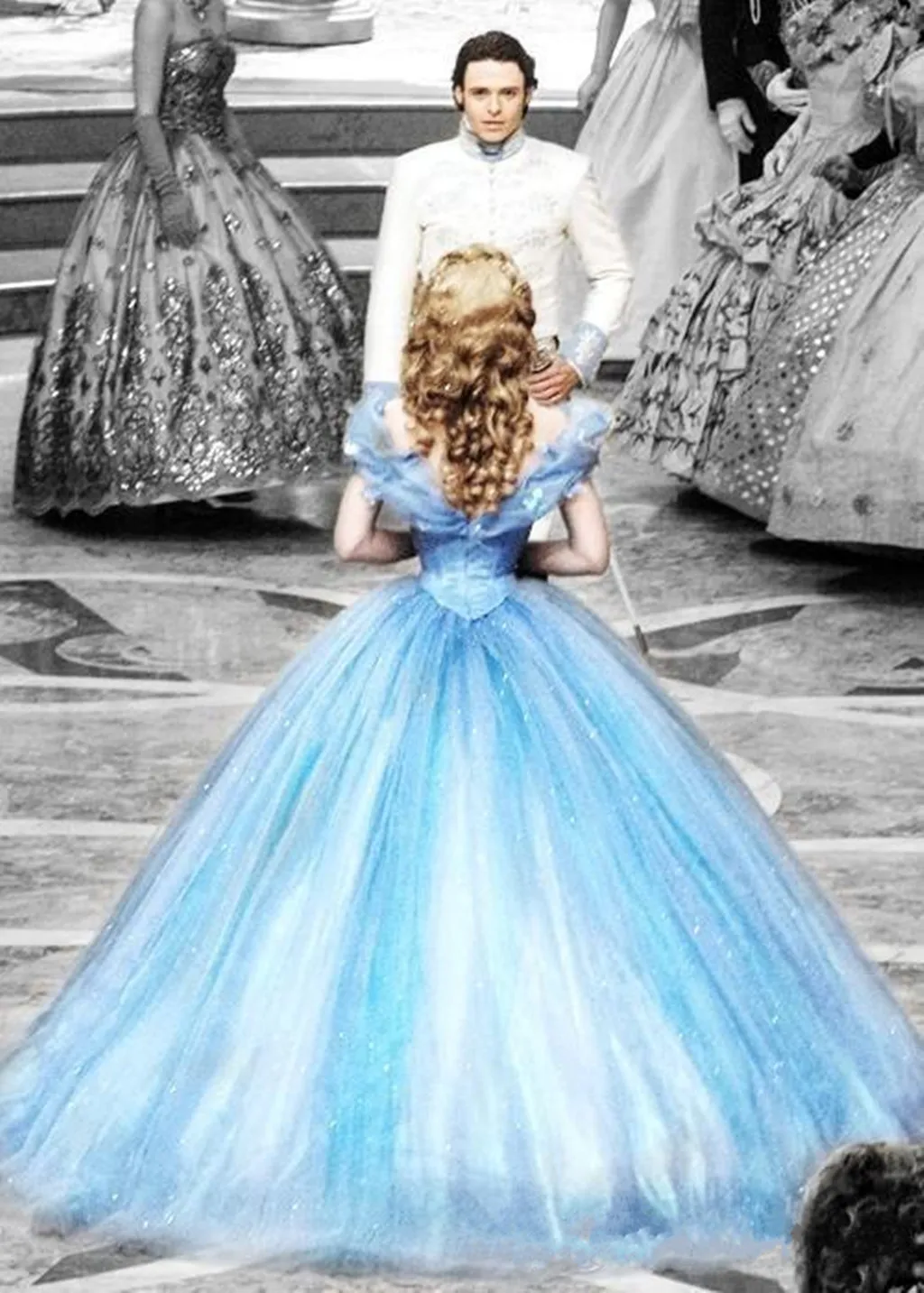Cinderella Quinceanera Klänningar 2019 Ny Romatic Sky Blue Off Shoulder Floral Long Organza Formell Ball Gown Prom Cosplay Klänning