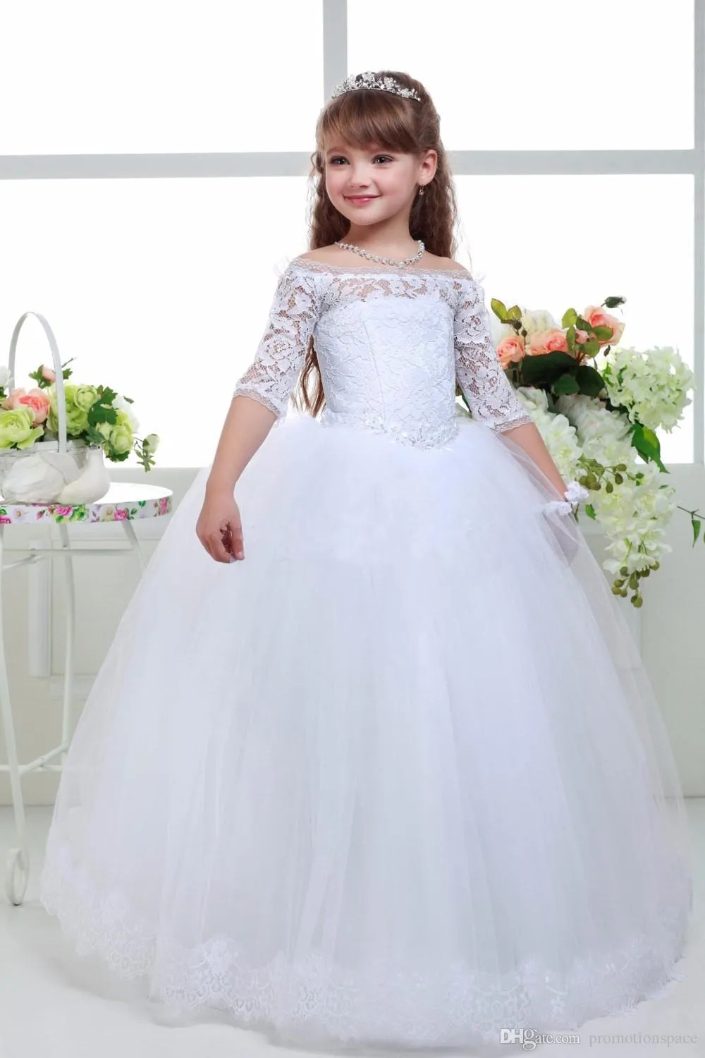 Beautiful White Beaded Tulle Flower Girl Dresses Sleeveless Jewel Open Back With Bow Floor Length Lovely Princess Girls Pageant Gown