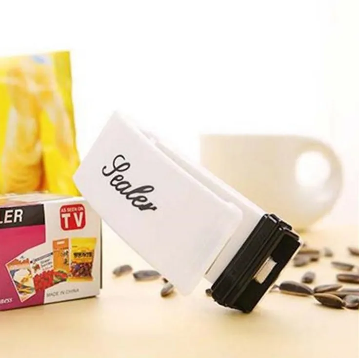 Ny Mini Baby Sealer Portable Hem Handhållen Tätningsmaskin Värmeverktyg Plastväska Hem Användning Batteri ingår ej