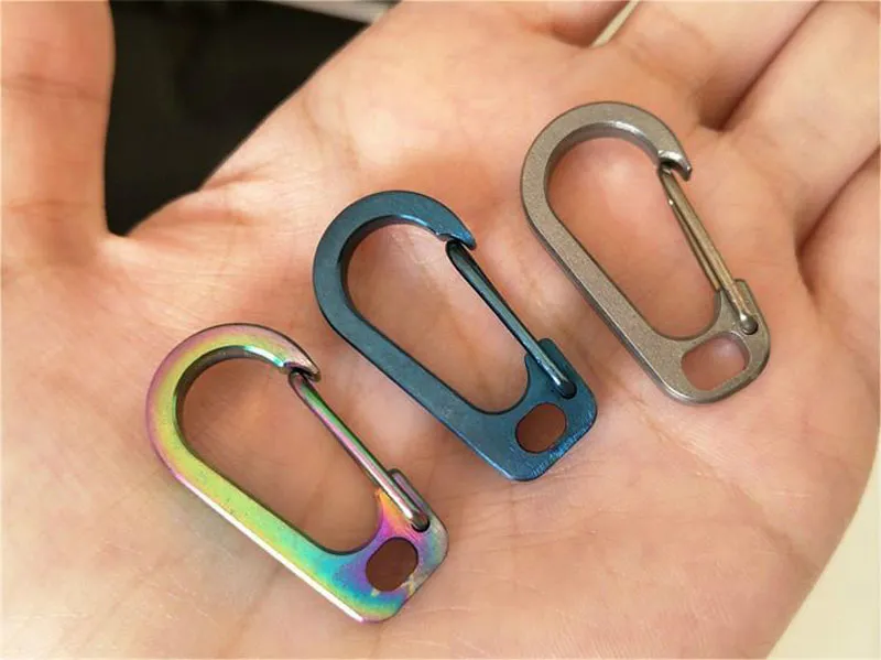 Tibitdeer Portachiavi In Titanio Con Apertura Laterale – Moschettone Multiuso – Apribottiglie E Gancio Da Cintura - 3