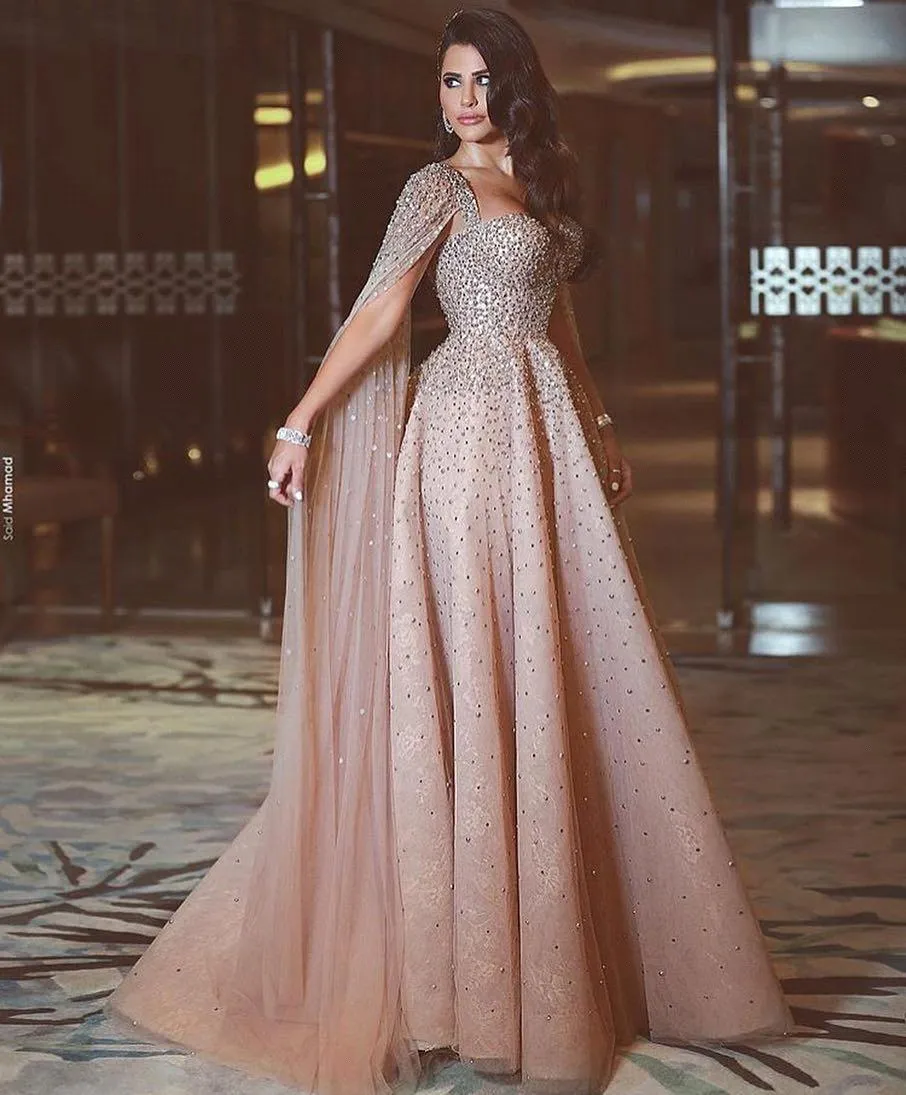 Luxe Blush Rose Une Ligne Robes De Bal Bretelles Spaghetti Cristaux Perlés Floral Applique Wateau Train Strass Formelle Soirée Robes De Soirée