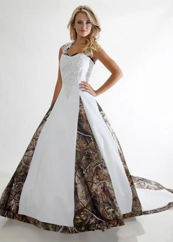 Automne 2018 Robes De Mariée Camo Une Ligne Halter Cou Chapelle Train À Lacets Dos Dentelle Appliqued Pays Camouflage Robes De Mariée