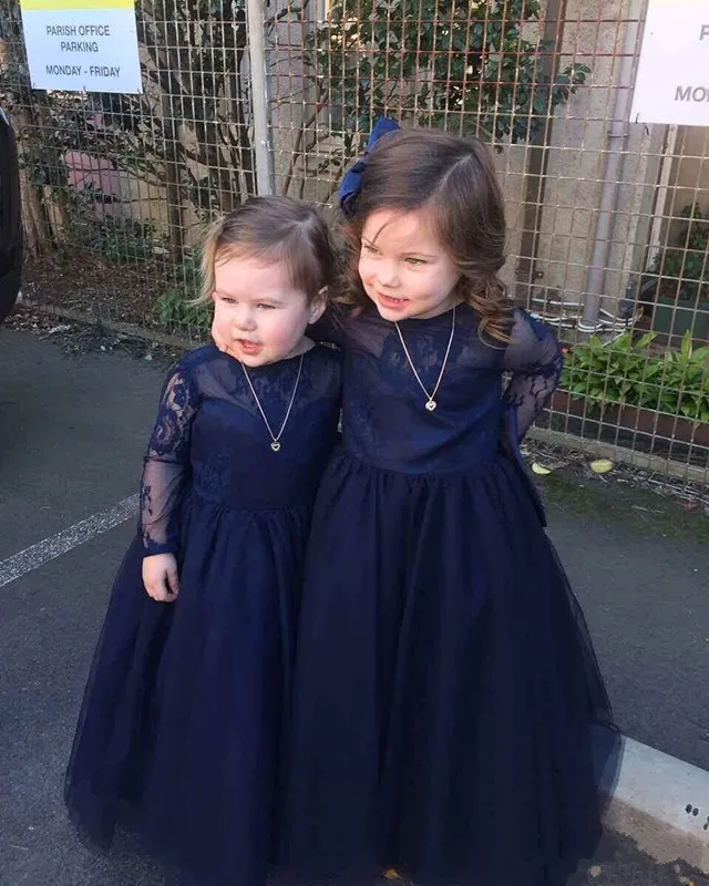 Robes de demoiselle d'honneur bleu foncé avec nœud robe de bal filles robe de reconstitution historique dos ouvert manches longues beauté filles fête robes d'anniversaire