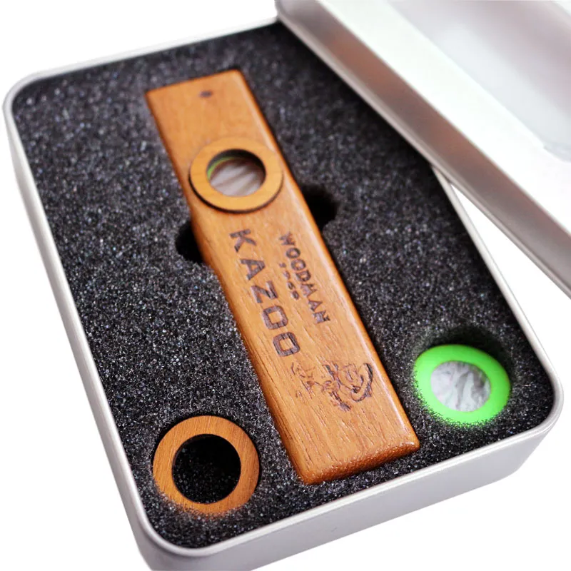 Highend Wood Kazoo Instrument Ukulele Guitar Partner Wood Munnonica med Metal Box för Music Player Kids Toy Gift7527799