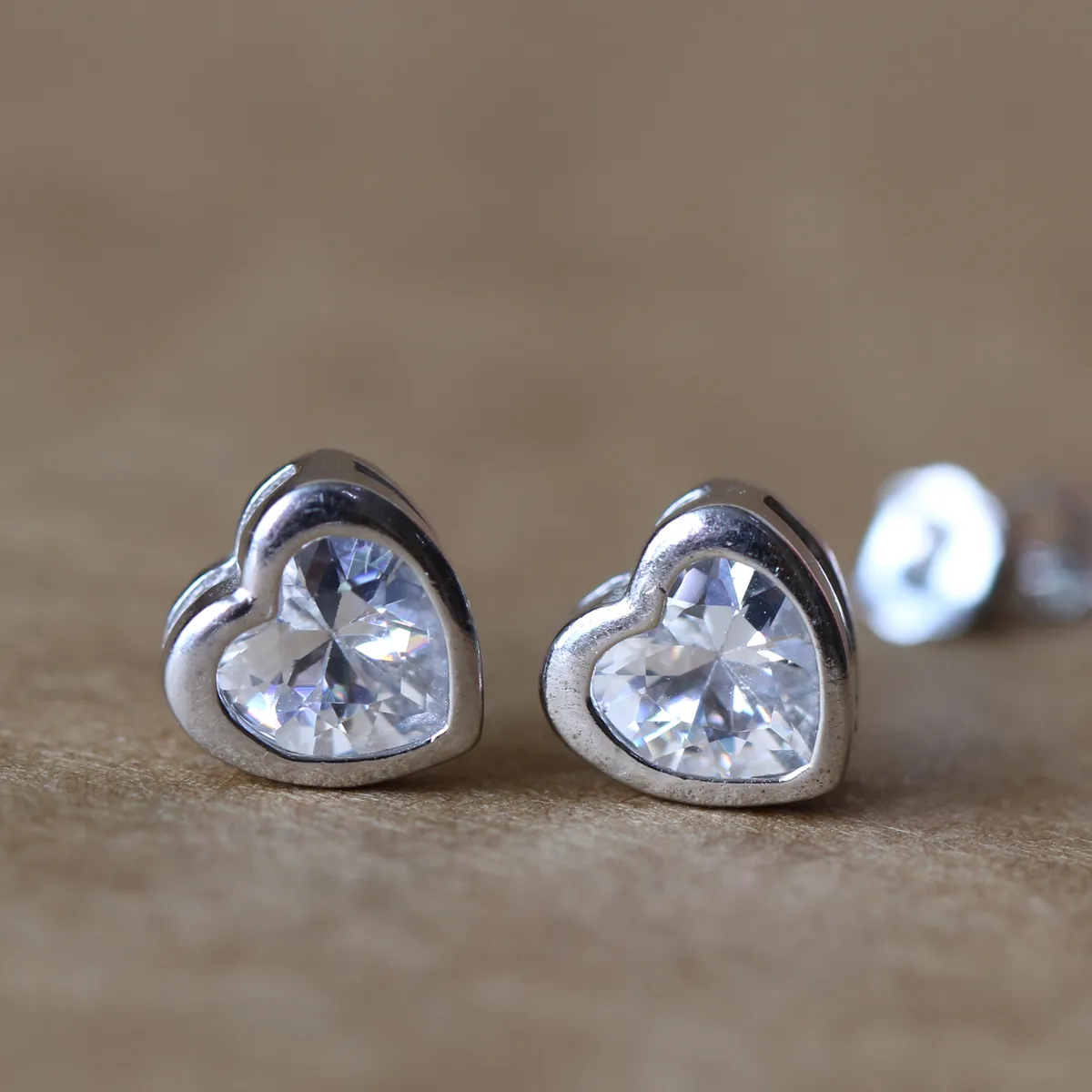 925 Sterling Silver Fashion Korean Cute Style Clear Hoop Cubic Zirconia Heart-Shaped Edge Big Heart Shape Stud Earrings For Women Gift