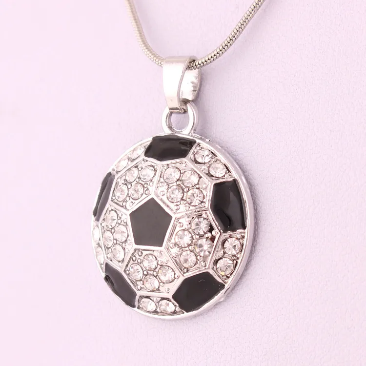 Ny ankomst fotboll hängsmycke halsband världscup fans sport kristall rhinestone fotboll charm orm kedjor för kvinnor män s mode smycken