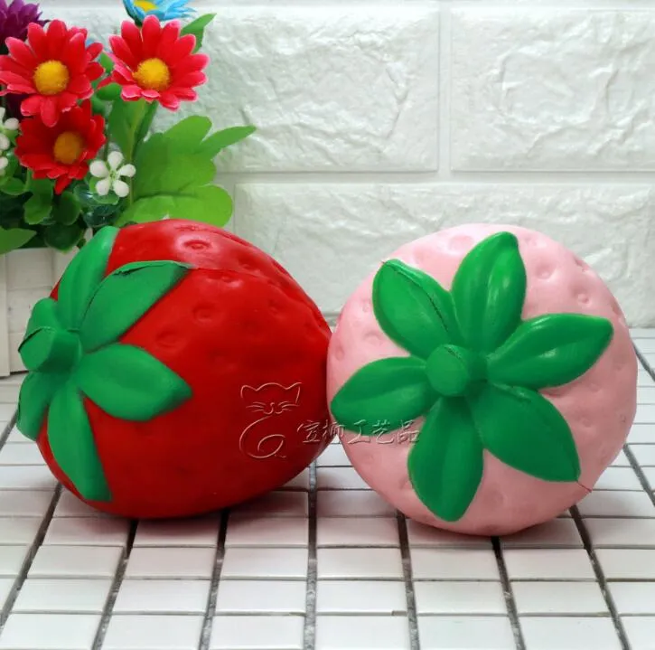 Slow Rising Colossal squishy jumbo simulation de fraise Fruit kawaii Squishies artificiels à montée lente queeze jouets sac breloque pour téléphone