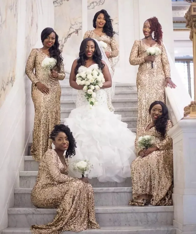 Afrikanska Glänsande Champagne Guld Sequined Bridesmaid Dresses V Nacke Monterad Sweep Train Långärmad Formell Klänningar Kvällskläder för Brudtärna