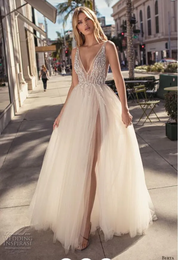 2019 Muse Berta Bohemian Gelinlik Derin V Boyun Dantel Boncuklu Sequins Yan Bölünmüş Backless Plaj Gelinlik Sweep Tren robe de mariée