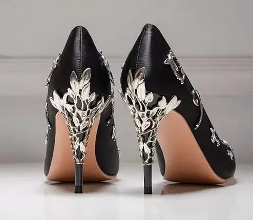 Ornamental Filigree Leaves Spiraling Naturligt Upp Heel White Women Wedding Shoes Chic Satin Stiletto Heels Eden Pumps Bridal