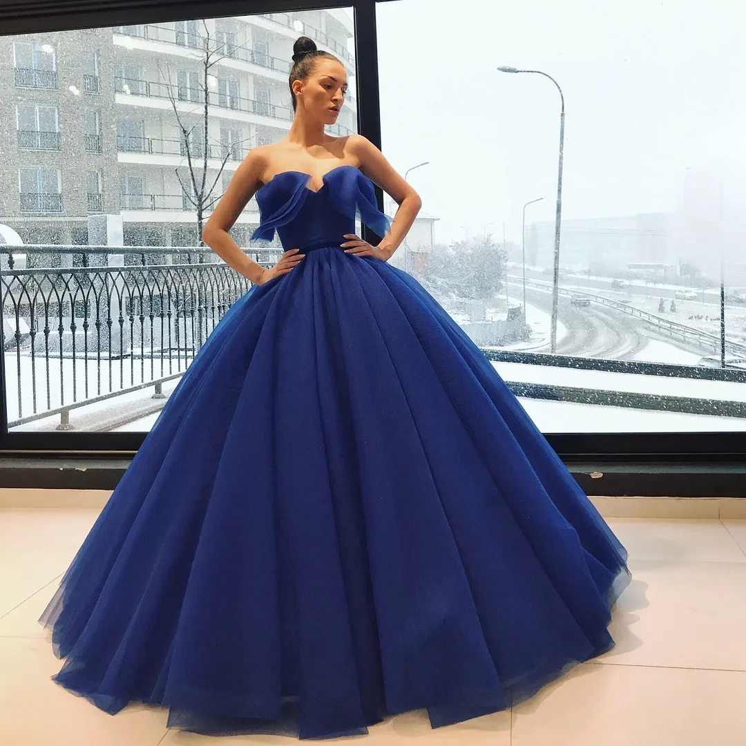 Głęboki Ocean-Blue Quinceanera Suknie Uroczy V-Neck Bez Rękawów Puszysta Suknia Balowa Prom Dress Glamorous Vintage Party Dress Seksowne Suknie Wieczorowe