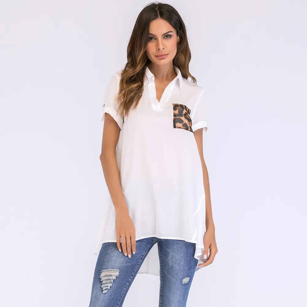 Camisa blanca con bolsillo de 2025 leopardo