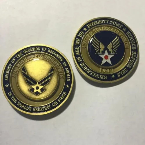 Free Shipping,VINTAGE UNITED STATES AIR FORCE 1947 AWARDED ON BECOMING A AIRMANChallenge Coin