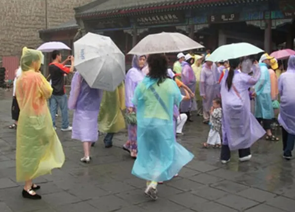 Disposable PE Raincoats Poncho Rainwear Fashion Travel Rain Coat Rain Wear gifts mixed colors 