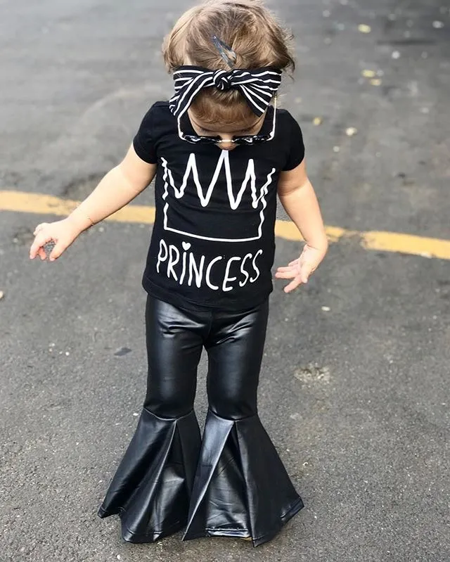 Mode 2018 Bébé Filles Vêtements Ensembles Enfants Fille À Manches Courtes Lettre Imprimer T-shirt Tops + Pantalon Flare En Cuir Noir Boutique Filles Costume 1-5T