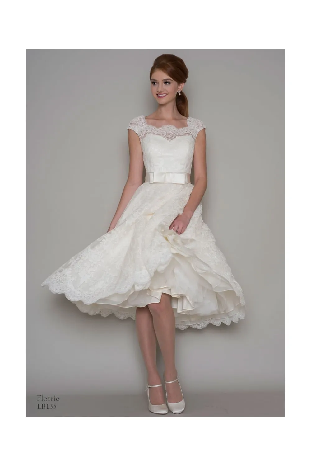 Na altura do joelho vintage rendas vestidos de casamento curtos sem mangas sheer neck botões voltar 50s informal a linha vestidos de noiva feito sob encomenda dis186k