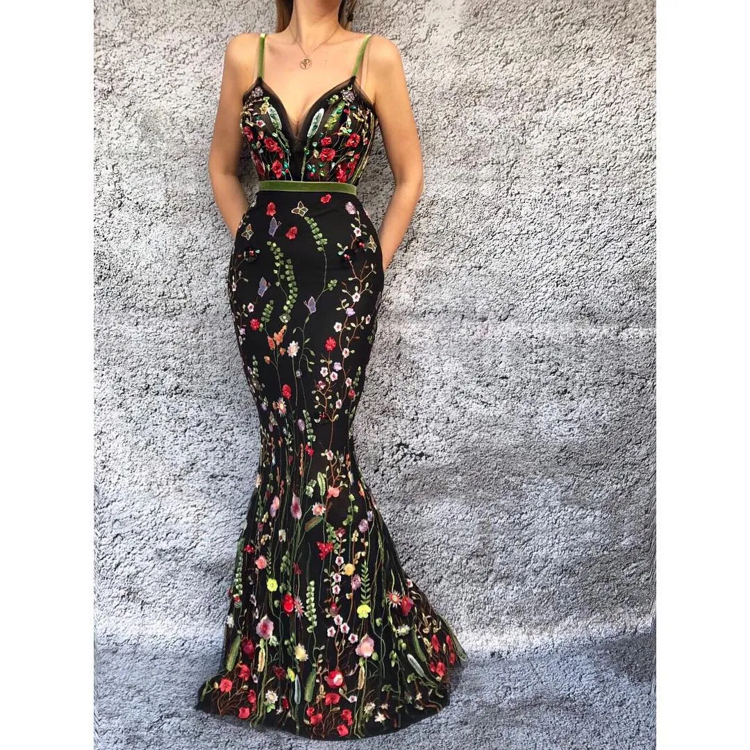 Sexy Stickerei-Meerjungfrau-Abschlussballkleider, bunte Applikationen, Spaghettiträger, Reißverschluss hinten, Partykleid, stilvolle Dubai-Promi-Abendkleider