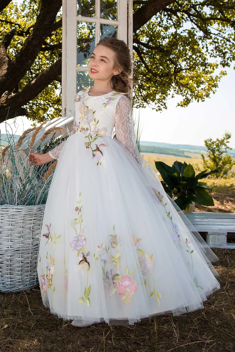 Broderi Floral Flower Girls Klänningar 2018 Långärmade Lace White First Communion Dress för små tjejer Full längd Juvelhals