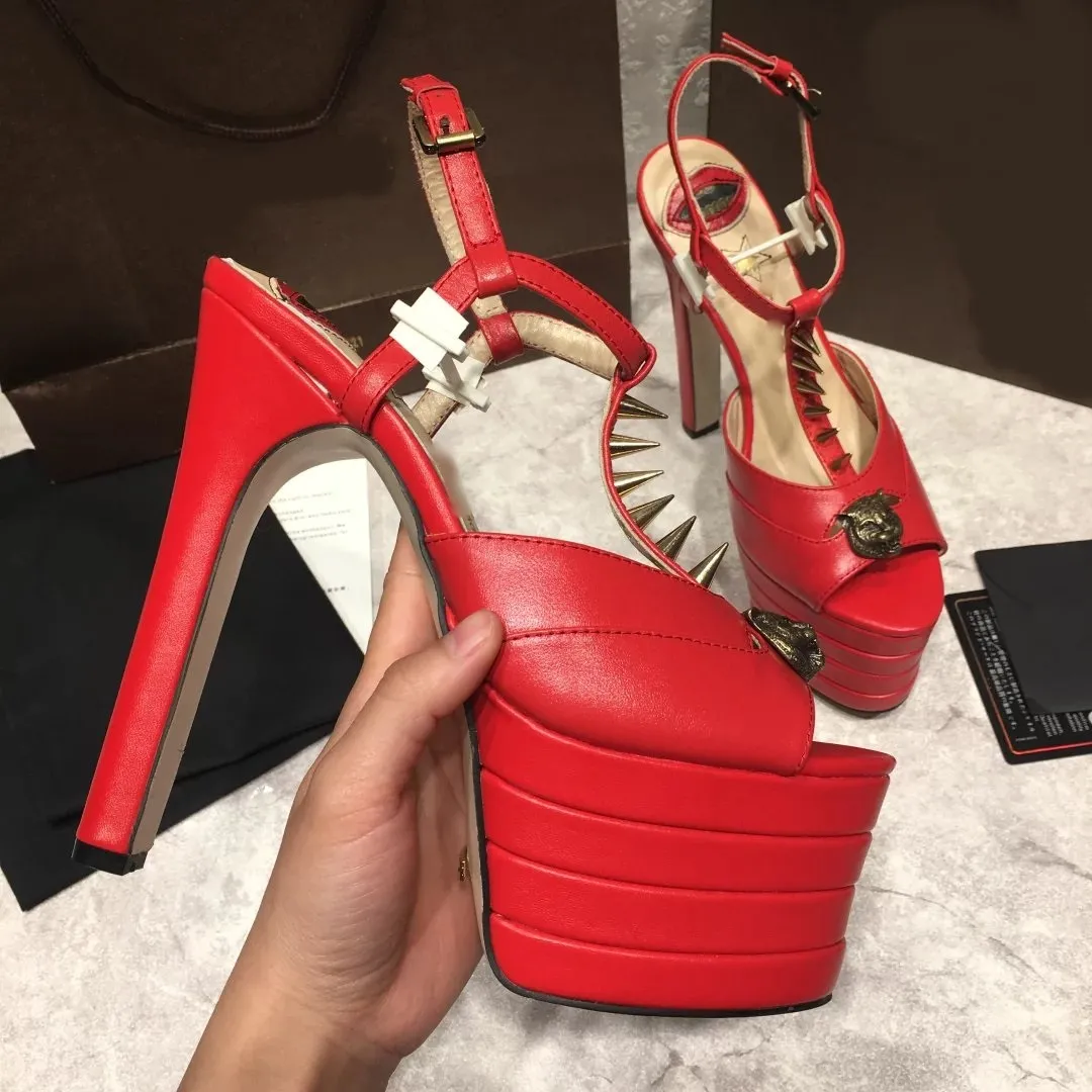 2018 16 cm tacco alto sandali gladiatore donna rivetti a spillo teschio con borchie peep toe piattaforma estate marca T mostra scarpe donna salto alto