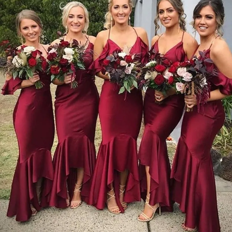 Dark Red Mermaid Druhna Suknie Wysokiej Niskiej Spaghetti Pasek V-Neck Herbata Długość Wedding Party Suknie Moda Boho Maid of Honor Dresses