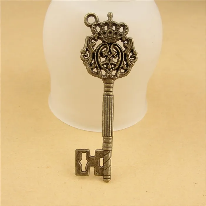 80 Stück Los 22 70 mm antike Metalllegierung Schöne große Krone Schlüsselanhänger Anhänger Vintage-Schmuck Schlüssel Charms261L