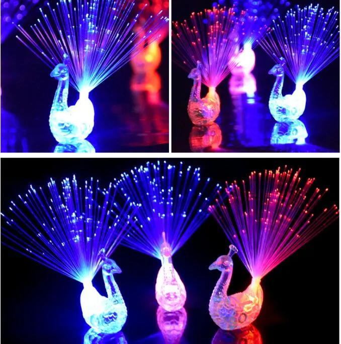 Creative Peacock LED Finger Ring Lights Beams Party Nightclub Kleur Ringen Optische Fiber Lamp Kinderen Halloween Feestartikelen Pauw # kg01