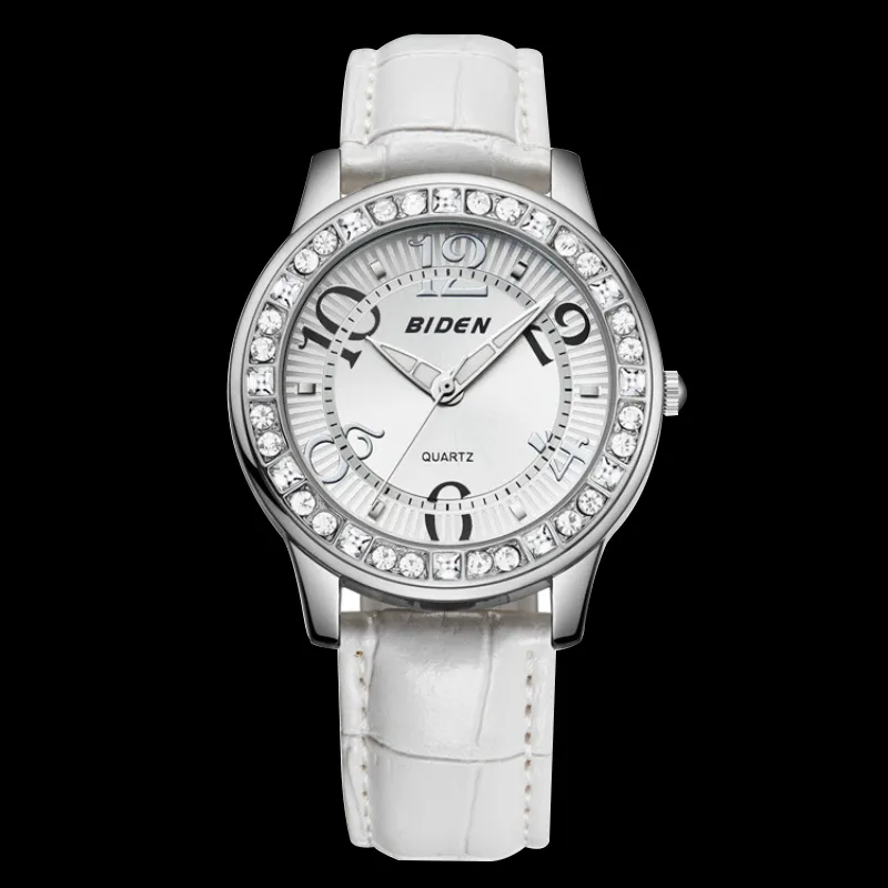 Kvinna Casual Lysous Watch Vattentät Damer Sport Klockor Läderrem Vit Rhinestone Ring Relogio Klänning Kvinna Quartz Armbandsur