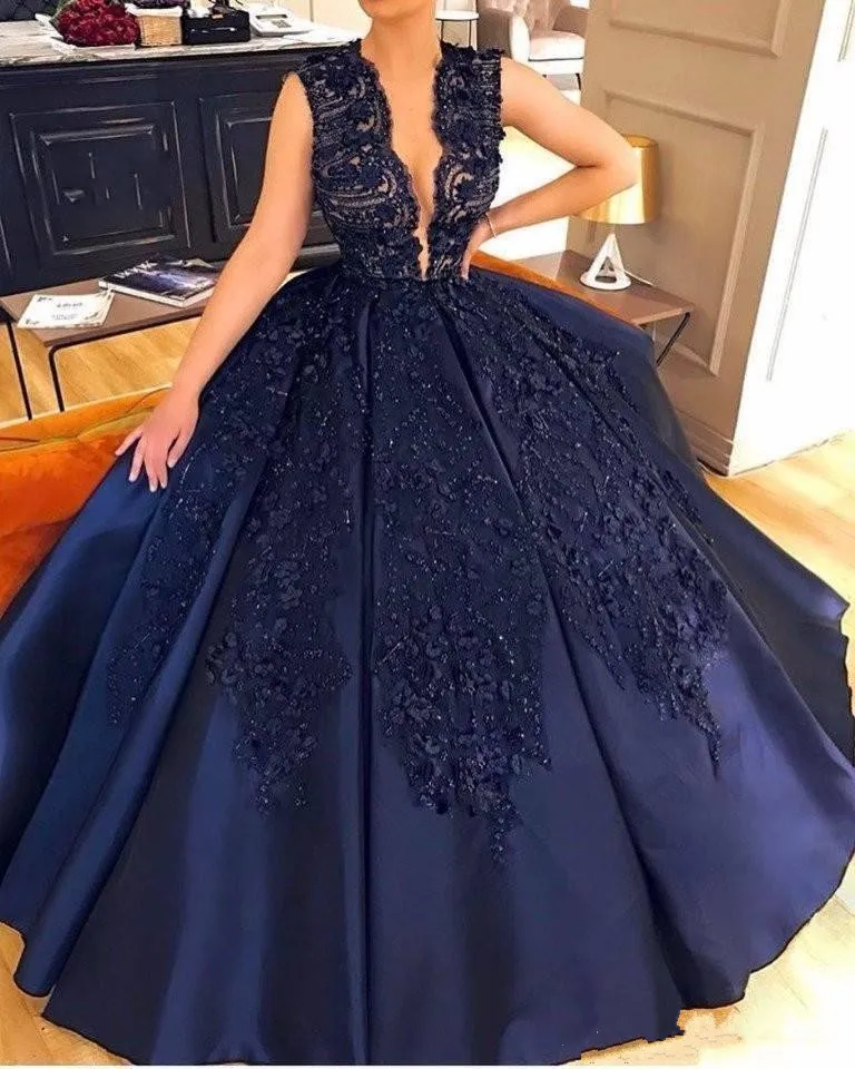 Dark Navy Ballkleid Ballkleider 2020 Sexy tiefer V-Ausschnitt Spitze Applikationen Abendkleider Perlen Kristall Prinzessin Kleid für besondere Anlässe