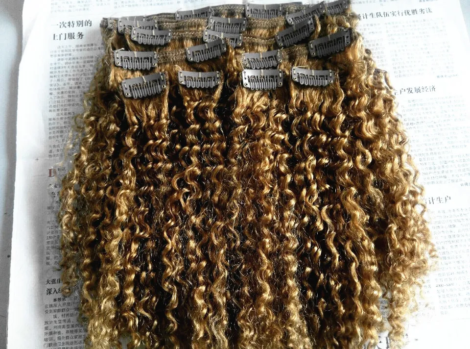 ブラジル人の人間の処女のレミークリップインヘアエクステンションダークブロンドの髪の緯糸のヒト変態巻き毛の伸びの二重描かれた厚い太い
