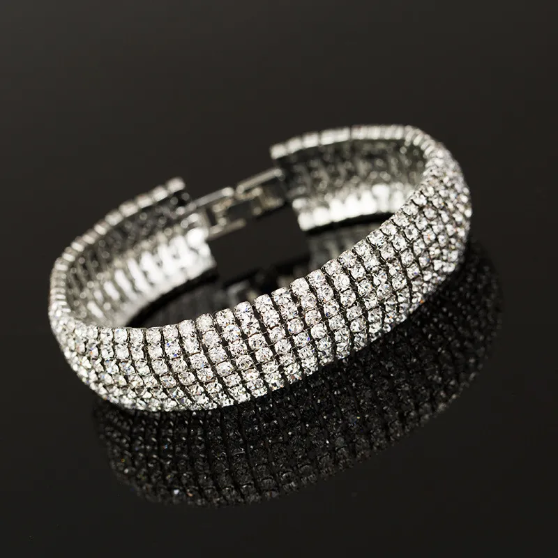 Bracelets bijoux de mariée accessoires 2019 luxe strass femmes bracelets manchettes ornements pas cher Lady039s main chaîne 5881516