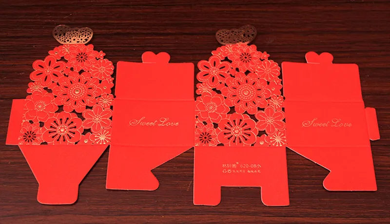 100st Laser Cut Candy Boxes Blommönster Favorithållare Butterfly Buckle Bröllop Juljubileum Party Presentförpackning 5 Stil