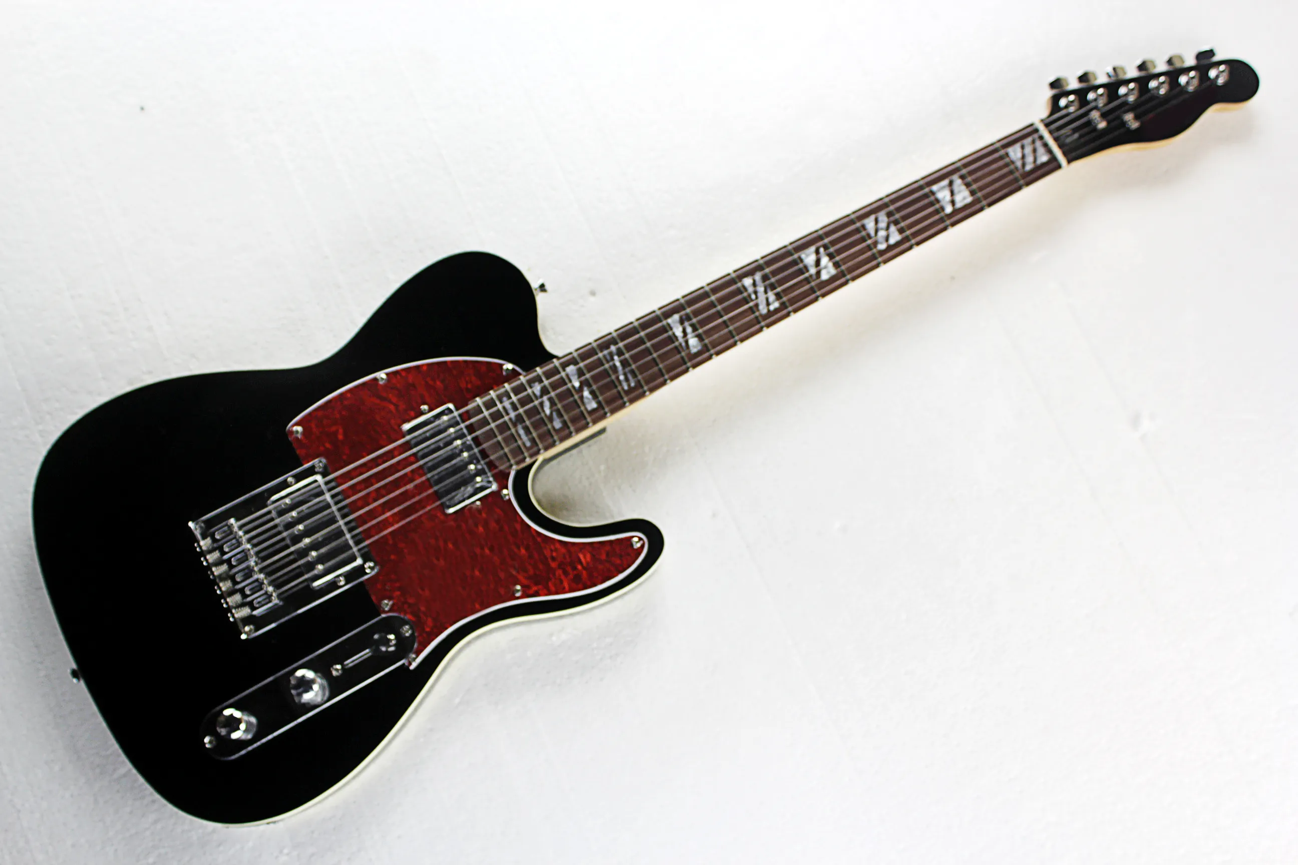 Black Electric Guitar with Red Pearl Pickguard Basswood Body 6 Strings Solid Body Right Handed For Beginner
