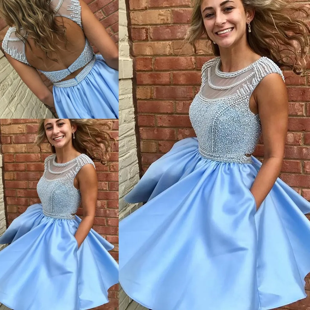 Robes de soirée bleu ciel clair robe de bal courte pour filles perles de graduation trou de serrure capuchon arrière manches courtes perles satin perlé pas cher