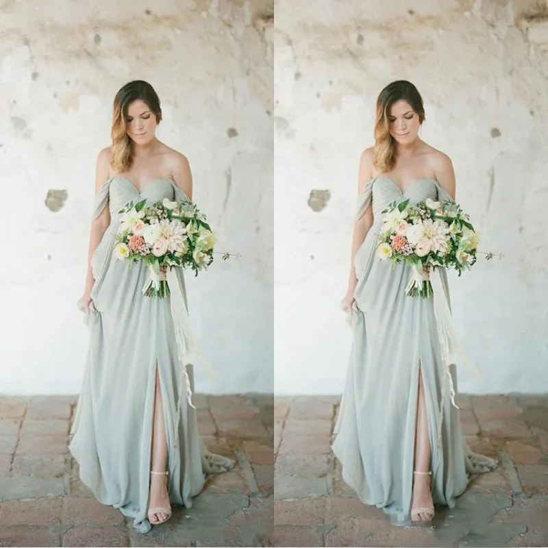 Sage Boho Bridesmaid Dresses 2018 Eleagnt Lång för bröllop Gästklänning Chiffon Off Shoulder Side Split Plus Size Party Maid of Honor Gowns