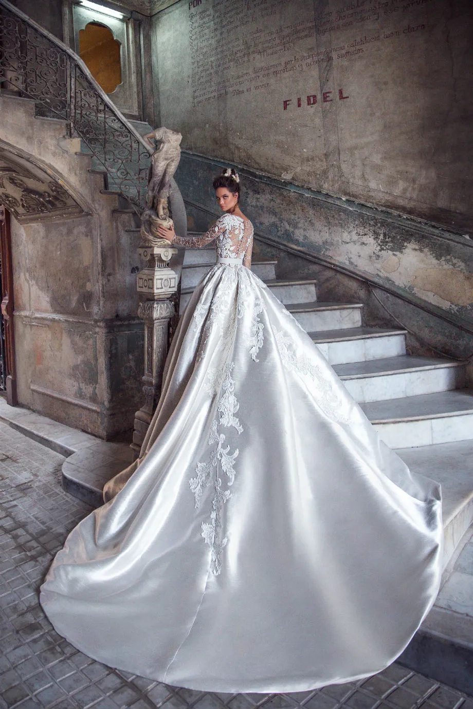 Vestidos De Novia De Manga Larga Con Cuello Barco De Satén Masivo Apliques  De Encaje De Ilusión Gitter Vestidos De Novia De Playa De Lujo Vestido De  Novia Por Encargo De 116,51, image size:920x1380