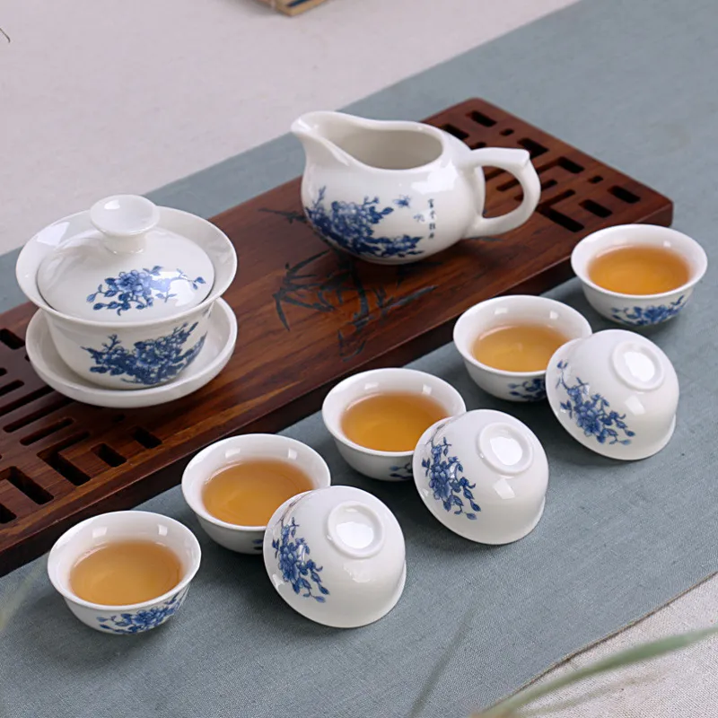 مجموعة الشاي التفضيل تشمل إجمالي 10 أجهزة كمبيوتر عالية الجودة gaiwan الأنيقة ، وعلاج الشاي الشاي الصيني الشاي الصيني البورسلان الجميلة والسهلة