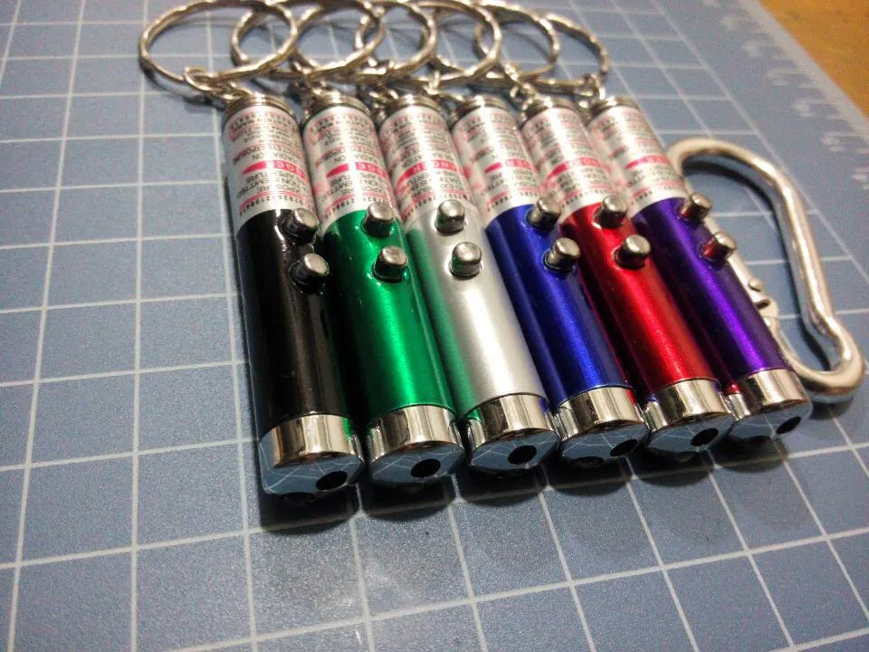 DHL Red Laser Pointer Pen Key Ring com LED branco Show de luzes portátil infravermelho Vara Gatos engraçados Pet Toys Atacado