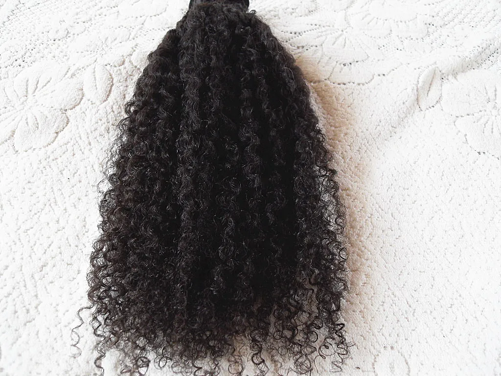 Brasiliansk mänsklig jungfru remy hår kinky lockigt hår inslag mänskligt hårförlängningar obearbetade naturlig svart färg