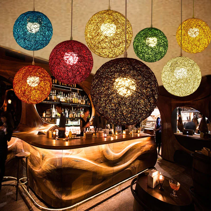Minimalistische Rattan-Pendelleuchte, bunte Kugel-Hängeleuchte für Bar, Café, Bekleidungsgeschäft, Retro-Leuchte aus Korbgeflecht im ländlichen Stil