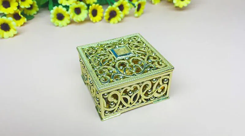 Boîte à bonbons en plastique ajourée carrée dorée et argentée de luxe, boîtes d'emballage pour cadeaux de fête, décoration de mariage, ZA6133